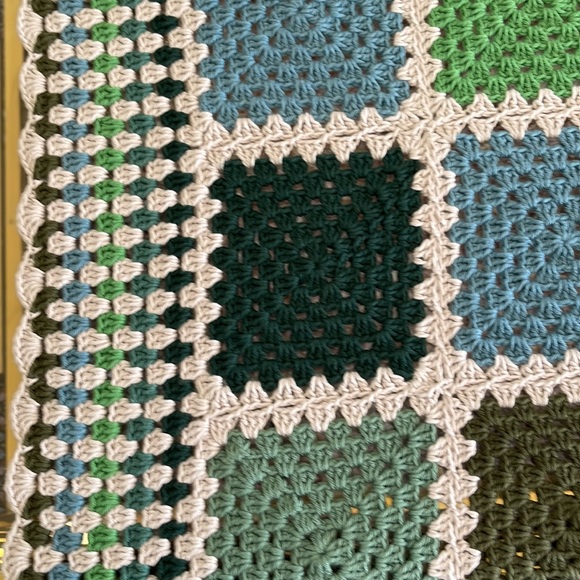 Handmade by hobbii 8/4 cotton yarn. square 34x34 inches - Picture 6 of 16